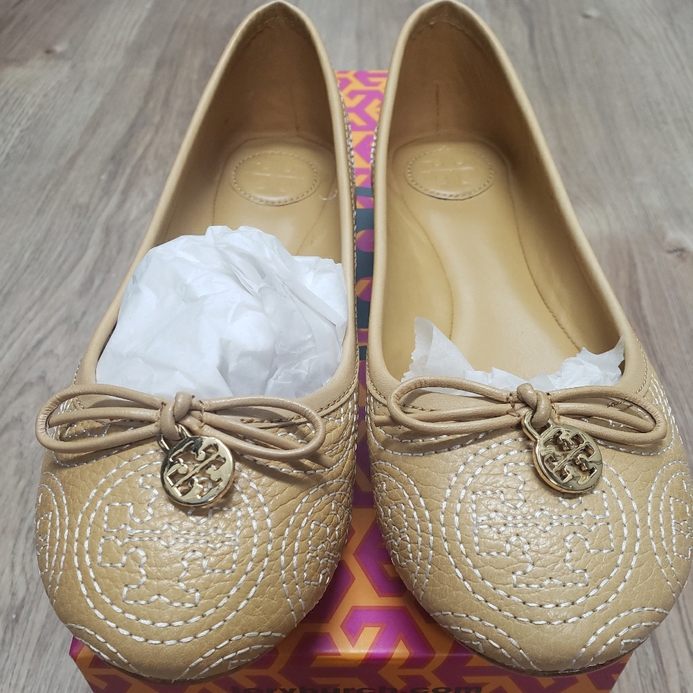 Tory Burch Nude Flats Size 5.5
